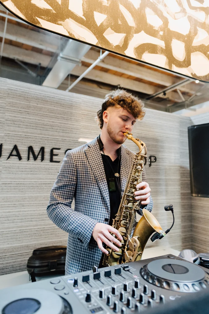 Saxiphonist-DJ Freddie Gardner