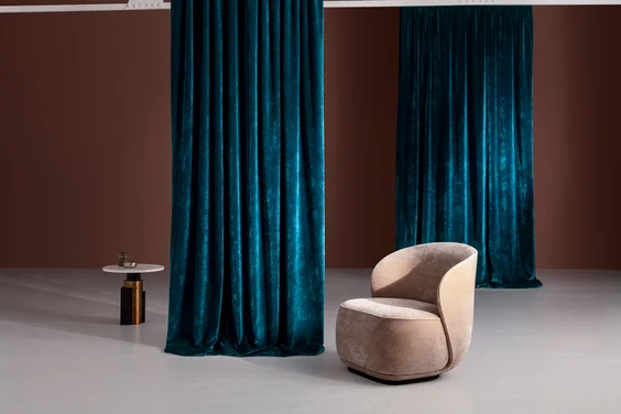 Curtain in Faze colour Teal, K5241/04
Chair in Faze colour Linen, K5241/03