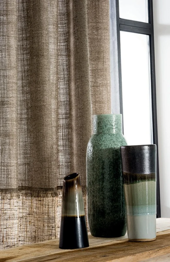 Photo of the fabric Favori 4253 4253 1919 in situ by Casamance. Use for Curtains, Accessory. Style of Plain
