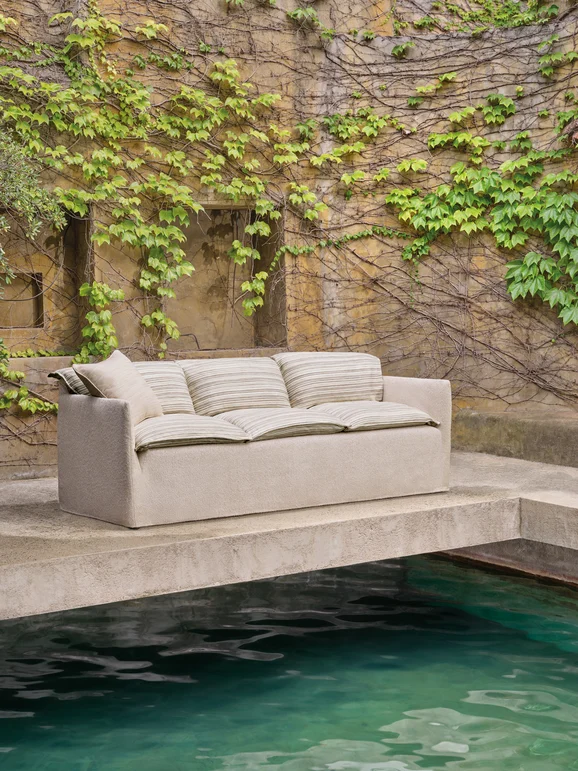 Photo of the fabric Golfe-Juan Outdoor Z778 05 in situ by Zinc. . Style of Stripe, Taffeta