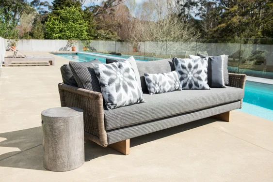 Dessa Sofa by Forma
