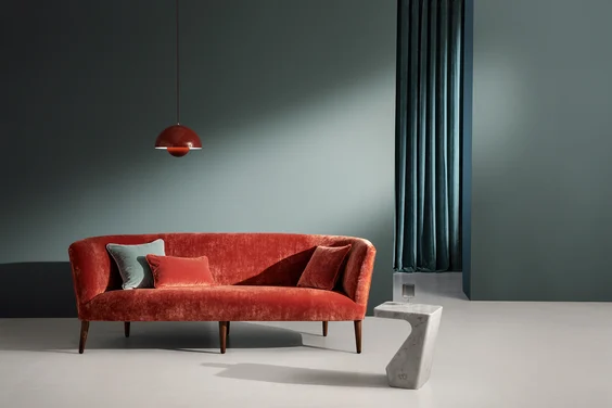 Couch in Faze colour Conker, K5241/06
Curtain and Cushion in Faze colour Mineral, K5241/05