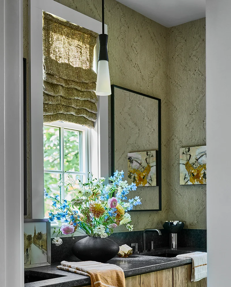 Roman blind in Handloom colour Linen by Mokum | Photograph by Marc Mauldin