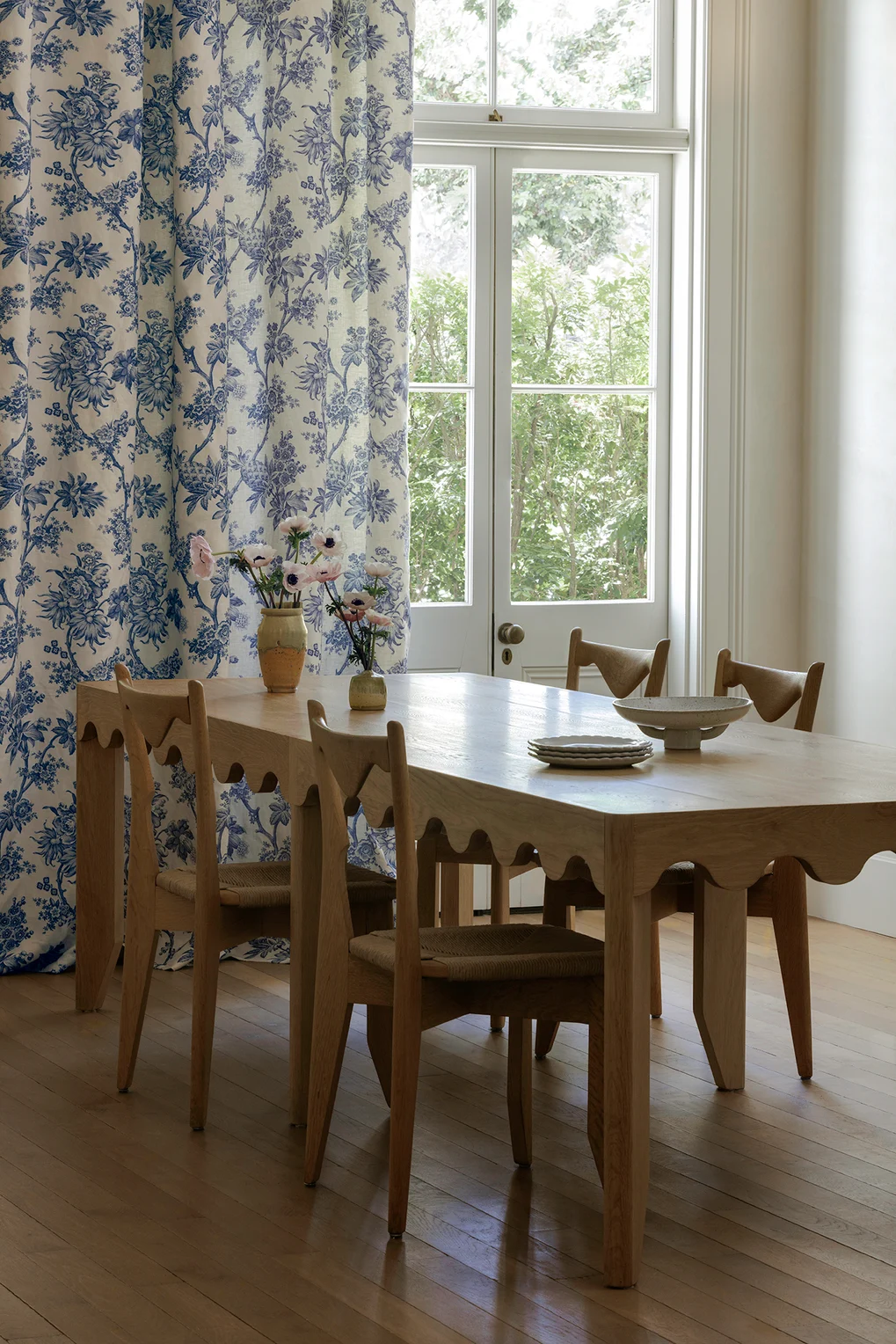 Tradition toile de jouy curtain in modern setting