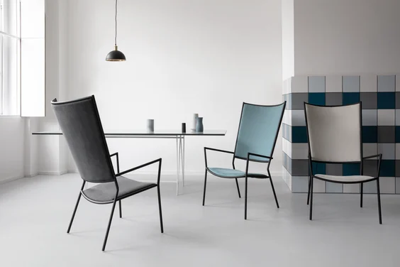 Chairs left to right in Sahara colour Graphite, K5044/137, Sahara colour Ocean, K5044/51 and Sahara colour Stone, K5044/94