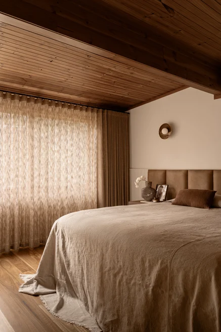 Bedroom curtain in Cestino colour Clay by Mokum | Photograph by Alyne Media