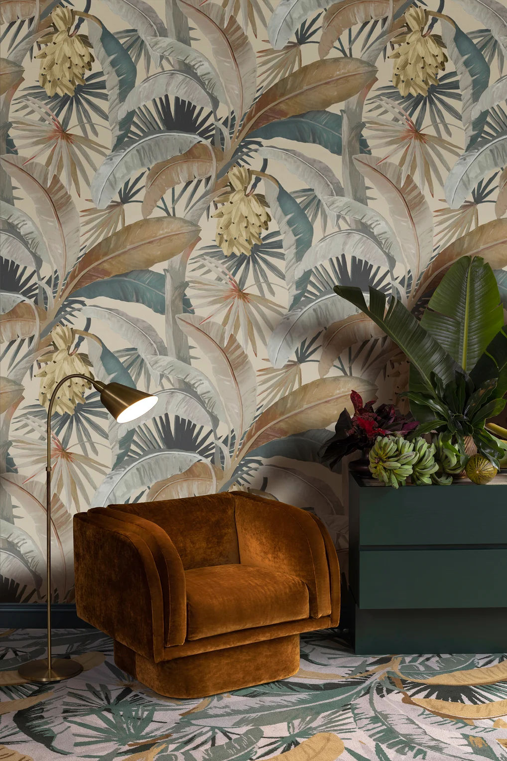 Be fearless with pattern | La Palma Wallpaper colour Gilver by Catherine Martin by Mokum