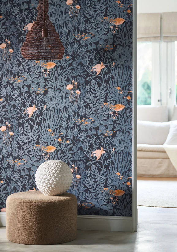 Photo of the fabric Atlantide Wallpaper 8723 8723 77 12 in situ by Casadeco. Use for Wall Covering. Style of Animals And Birds